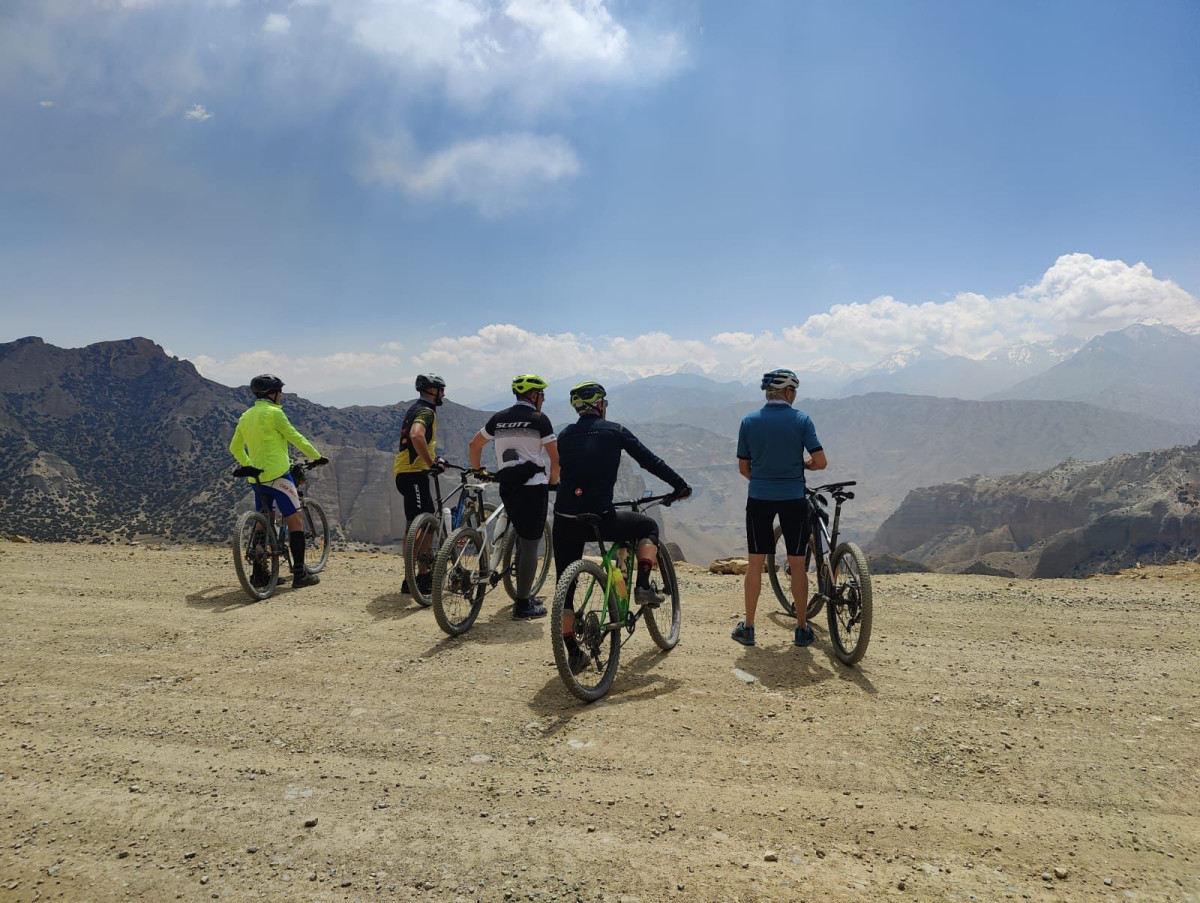 Riding the Mustang Valley